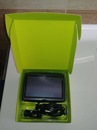 TomTom VIA 125 GPS  con neceser para guardarlo