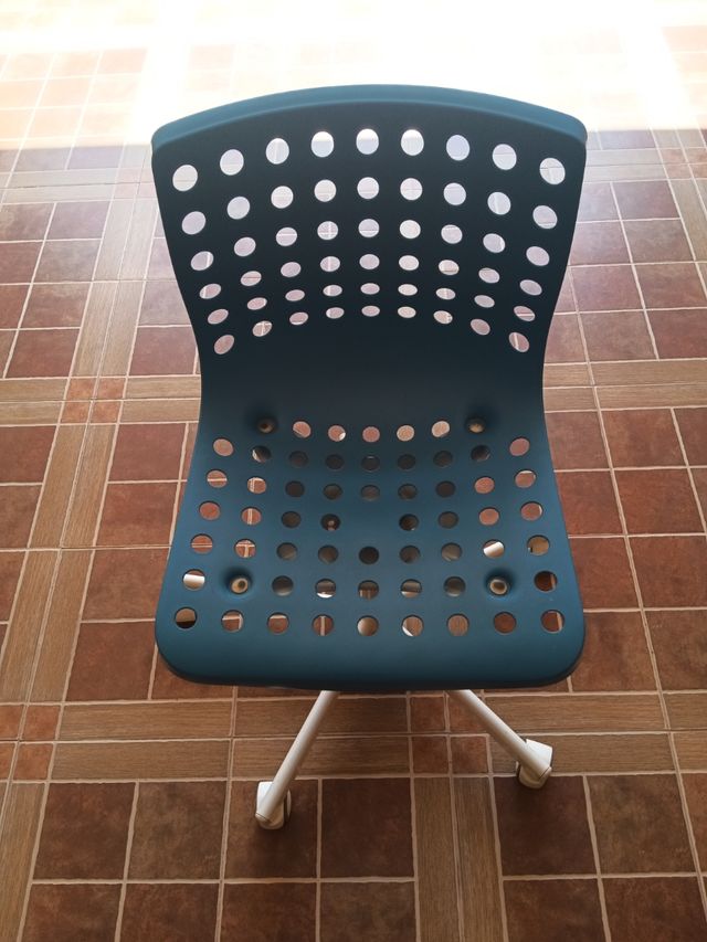 Silla giratoria azul