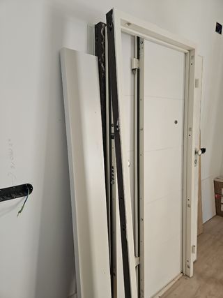 Puertas acororazadas antiocupas. Marca dierre.