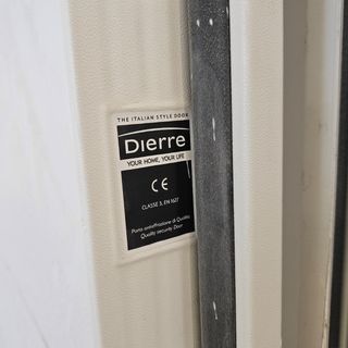 Puertas acororazadas antiocupas. Marca dierre.