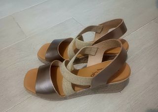 Sandalias cuña ZAPSHOP beige-doradas