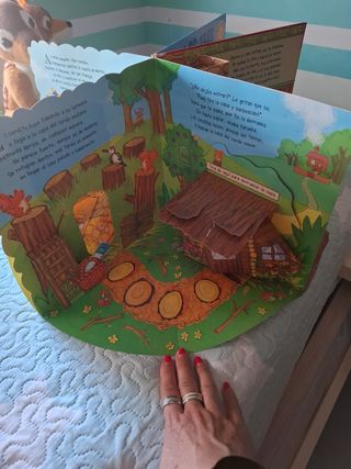 Los tres cerditos: . . . y el lobo feroz (Spani...