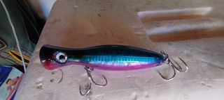 Popper de pesca: señuelo multicolor