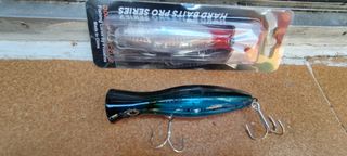 Popper de pesca: señuelo multicolor
