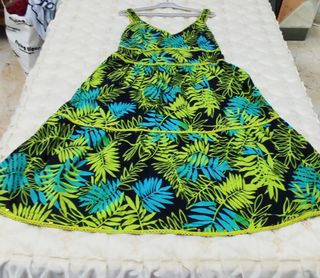 Vestido negro y verde estampado