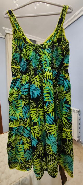 Vestido negro y verde estampado