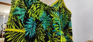 Vestido negro y verde estampado
