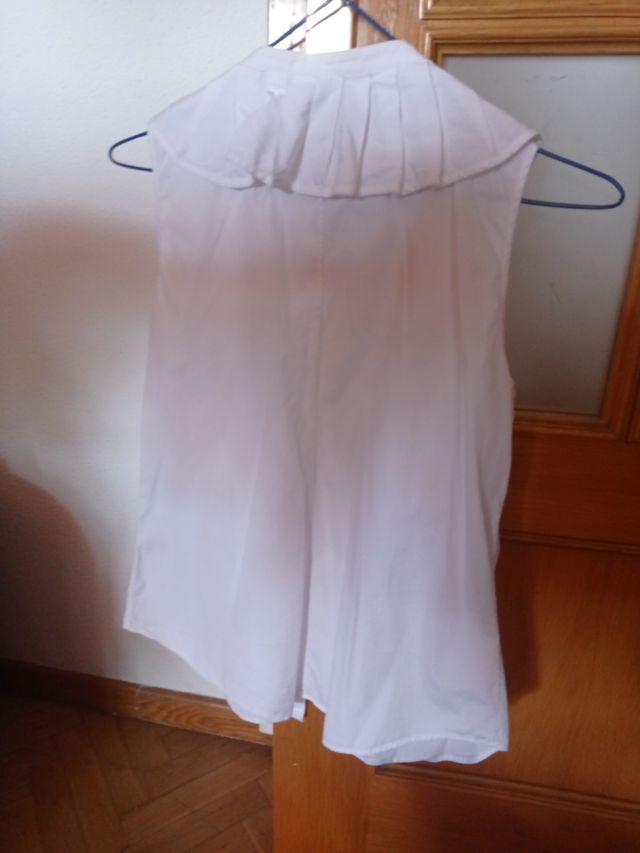 Blusa blanca sin mangas