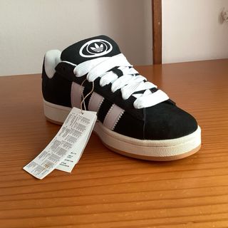 Adidas Campus 00s negras.
