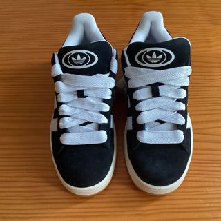 Adidas Campus 00s negras.