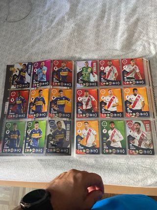 Álbum Panini Adrenalyn Club Mundial(falta 1 card)