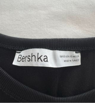 Top corto negro Bershka
