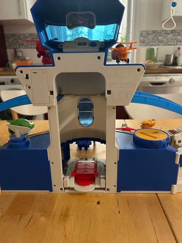 Torre Control Superwings