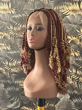 Peluca trenzas doradas y rojas