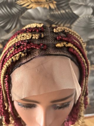 Peluca trenzas doradas y rojas