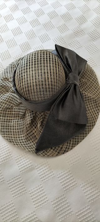 Pamela marca Jamir, beige y gris, de fibra natural