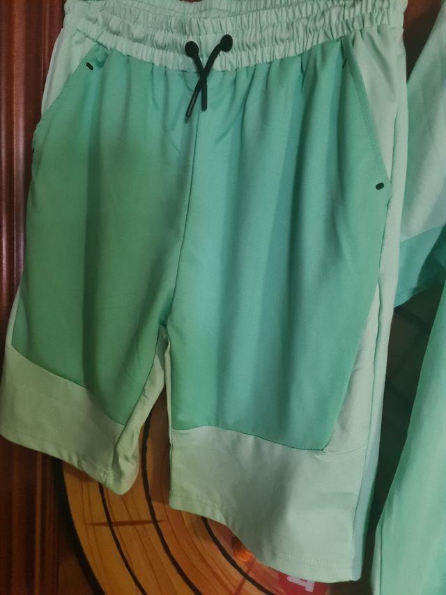 Conjunto deportivo verde XXL - nuevo