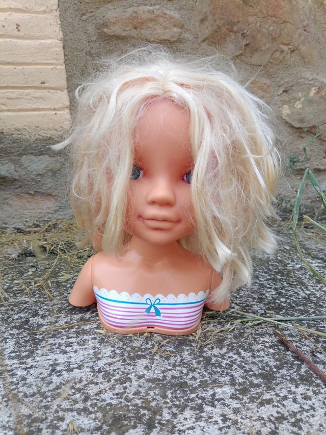 Cabeza maniquí niña: Peinar y maquillar