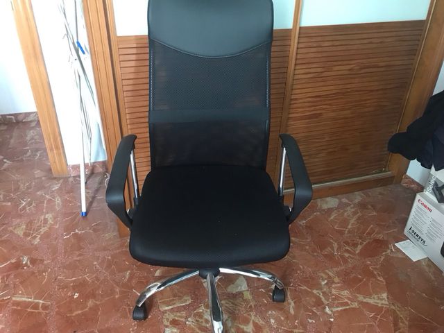 Silla oficina negra nueva