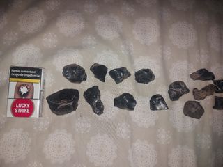 Piezas de Obsidiana Negra de diferentes tamaños