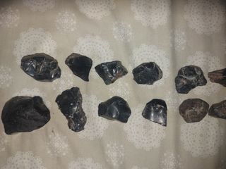 Piezas de Obsidiana Negra de diferentes tamaños