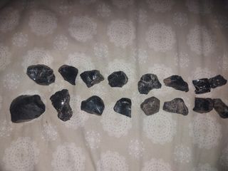 Piezas de Obsidiana Negra de diferentes tamaños