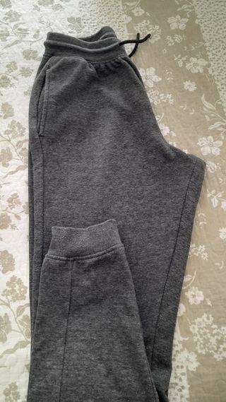 Pantalones chándal talla 16 gris claro y oscuro. 