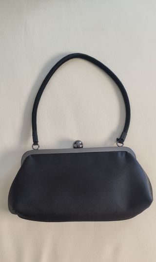 Bolso negro raso fiesta