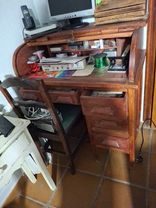 Escritorio antiguo de madera