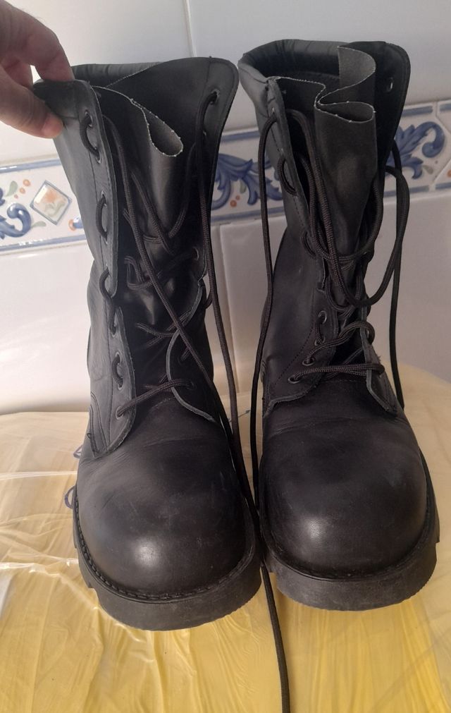 Botas militares negras