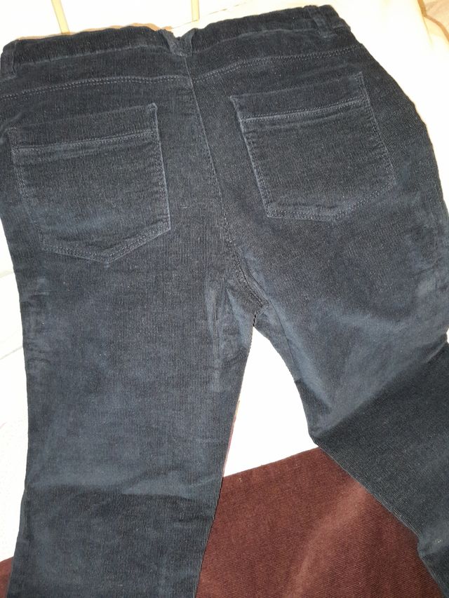 Pantalones pana fina en talla 11-12 nuevos.