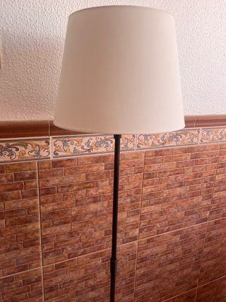 Lámpara pie metal marrón