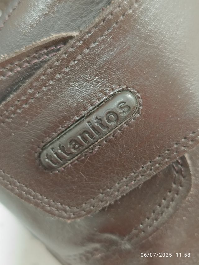 Zapatos Titanitos colegiales marrones T. 39