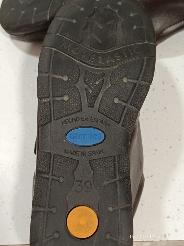 Zapatos Titanitos colegiales marrones T. 39