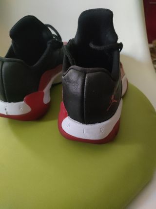 Zapatillas Jordan 36 - rojas y negras