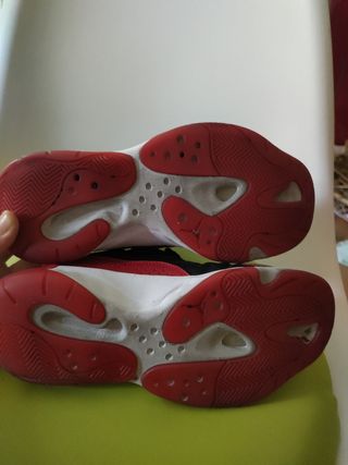 Zapatillas Jordan 36 - rojas y negras