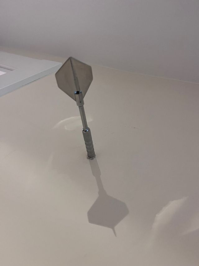 3 Percheros dardos acero