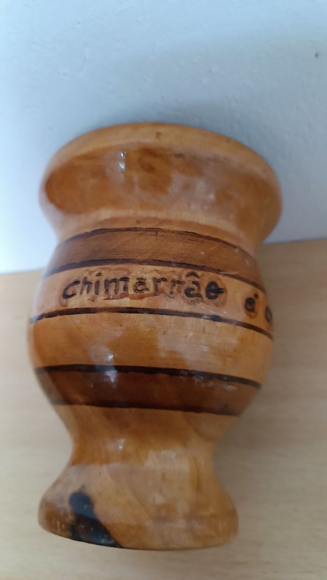 Mortero vintage de madera