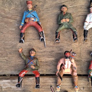 Soldatini piombo vintage con accessori: 16 pezzi