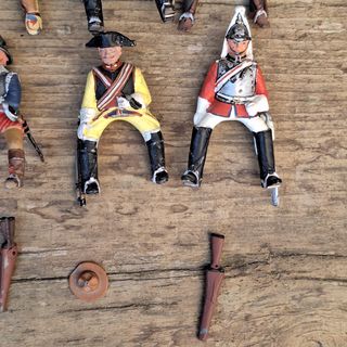 Soldatini piombo vintage con accessori: 16 pezzi