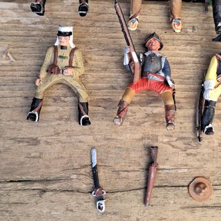 Soldatini piombo vintage con accessori: 16 pezzi