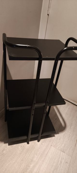 Mesa auxiliar con ruedas