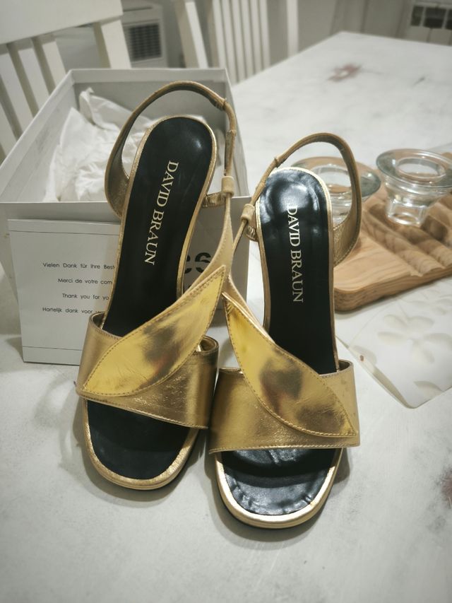 Sandalia de piel 36 doradas