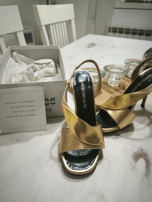 Sandalia de piel 36 doradas