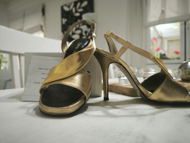 Sandalia de piel 36 doradas