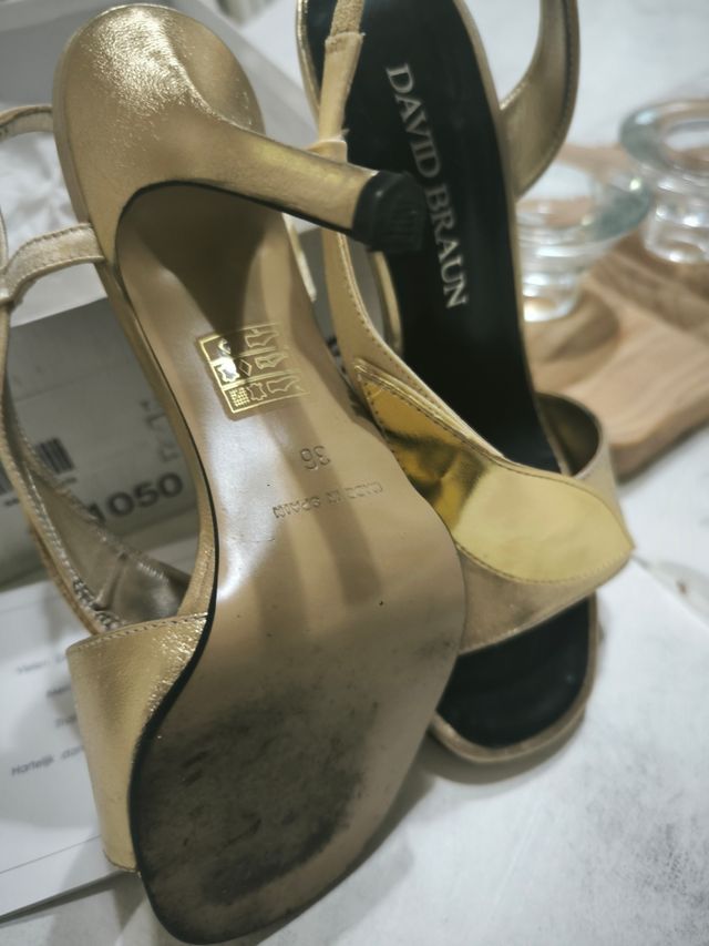 Sandalia de piel 36 doradas