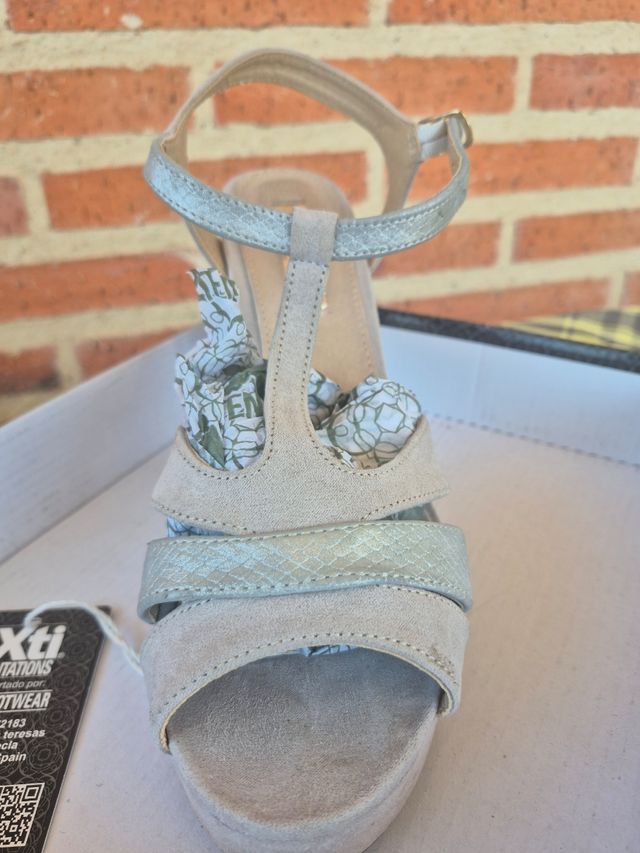 Sandalias Xti tacón beige-plata