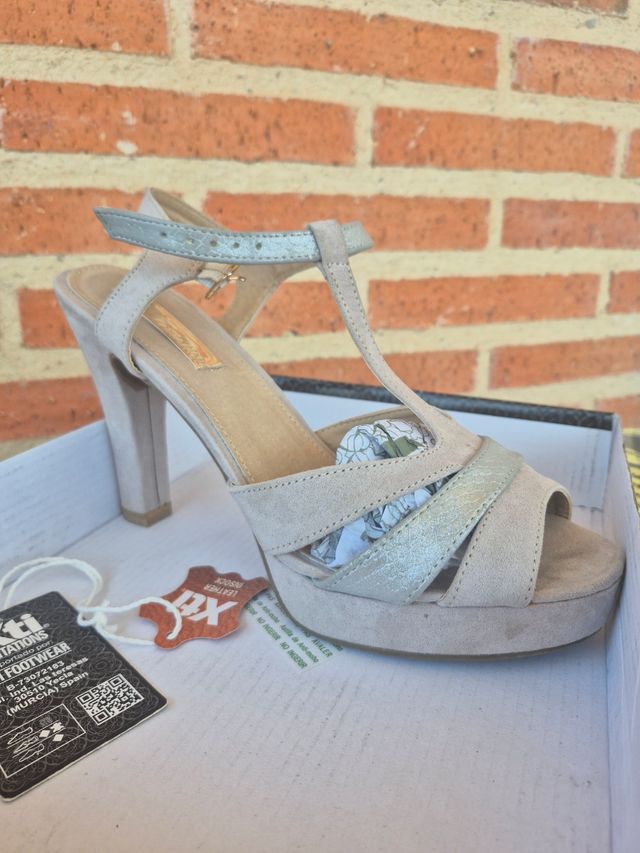 Sandalias Xti tacón beige-plata