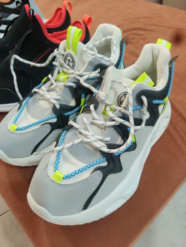 Zapatillas deportivas niño talla 38-39 lote 25€.