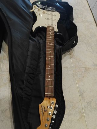 Guitarra Squire Strat Fender negra